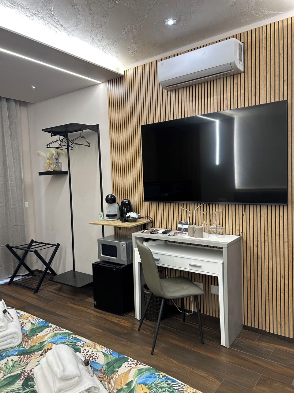 Classic Double Room, Balcony, City View | In-room safe, desk, blackout drapes, soundproofing