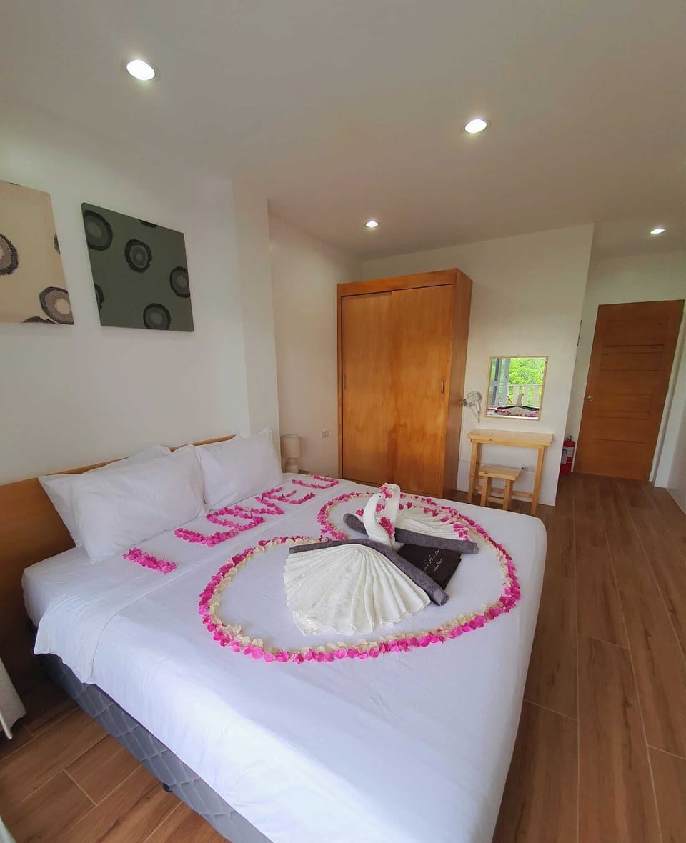 Deluxe Double or Twin Room, Garden View | In-room safe, blackout drapes, soundproofing, free WiFi