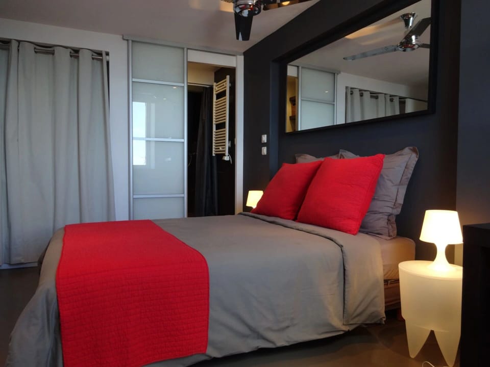 Classic Room, Sea View | Iron/ironing board, free WiFi