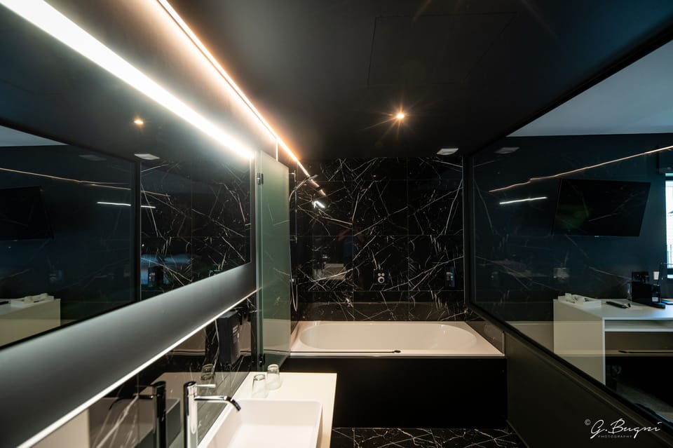 Luxury Double Room | Bathroom | Bathtub, free toiletries, hair dryer, towels