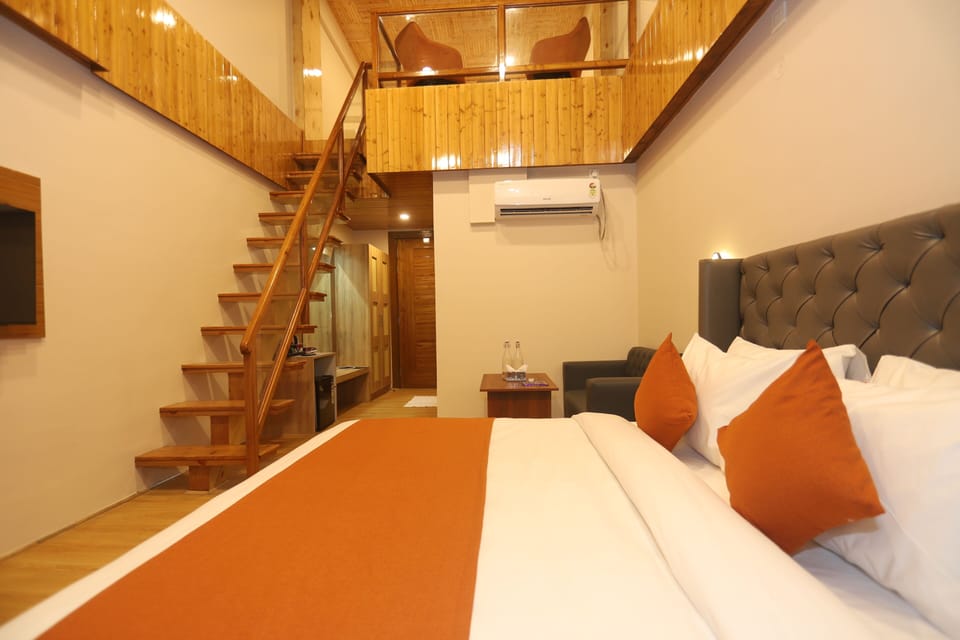 Traditional Studio, Mountain View | Egyptian cotton sheets, premium bedding, memory foam beds, minibar