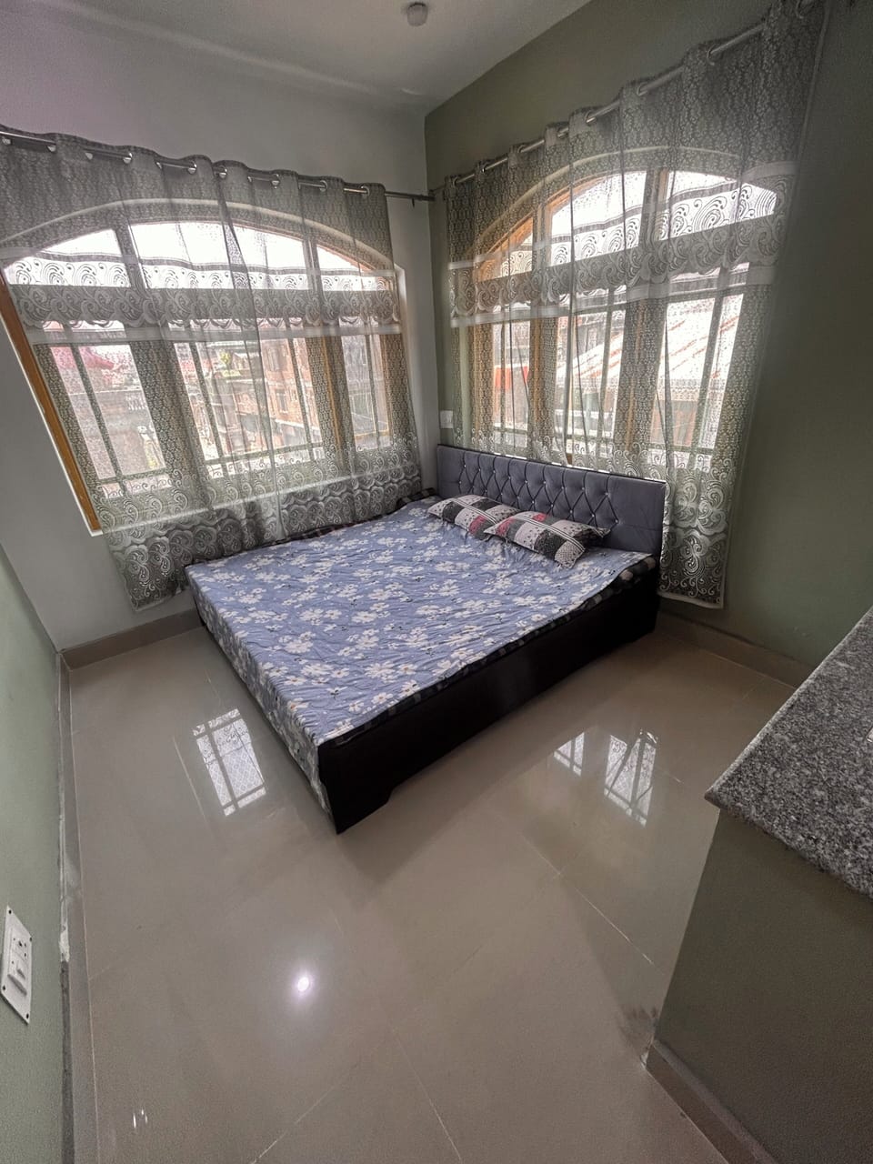Iron/ironing board (on request), WiFi (free)