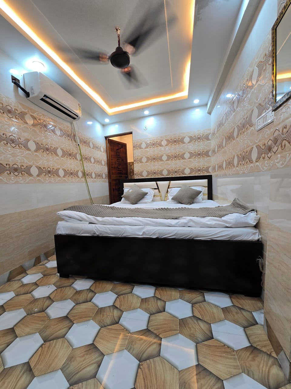 Deluxe Double Room | Desk, laptop workspace, free WiFi