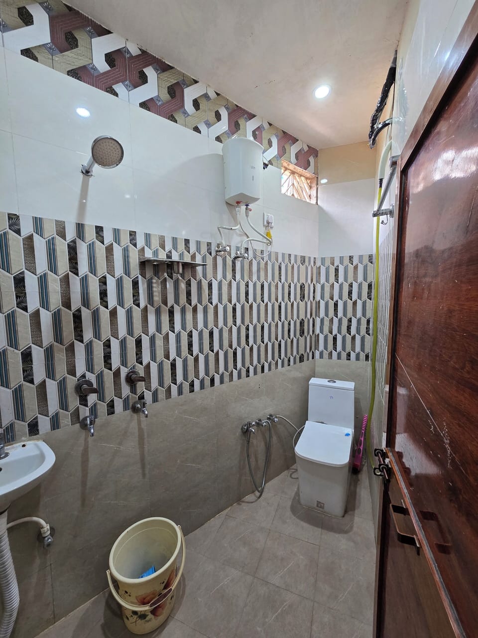 Family Quadruple Room | Bathroom | Towels, soap, shampoo, toilet paper