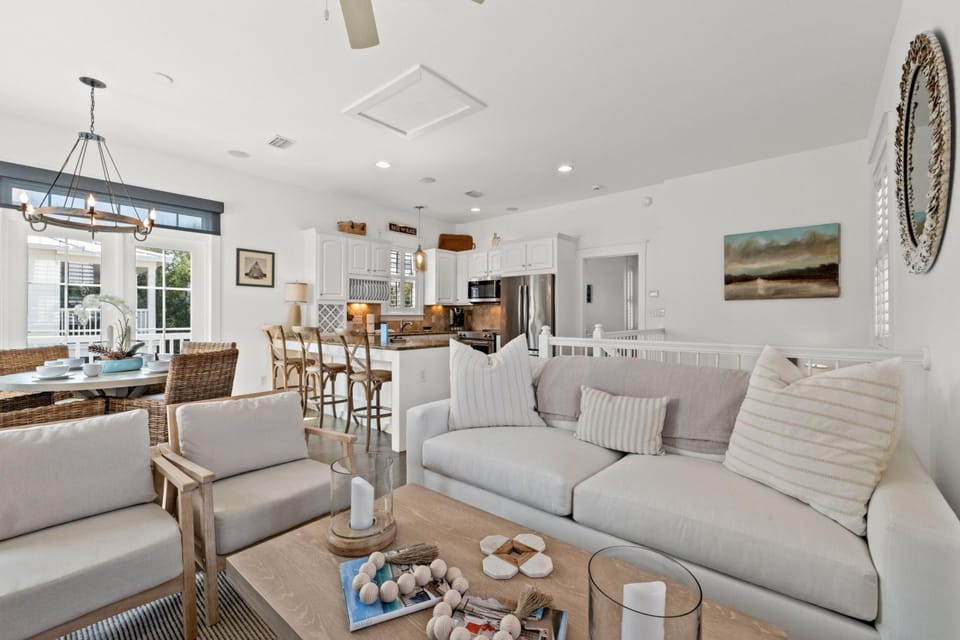 House, Partial Sea View | Living area | 42-inch Smart TV with digital channels