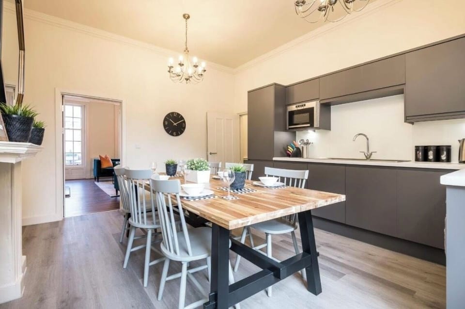 House, Multiple Bedrooms | Private kitchen | Electric kettle