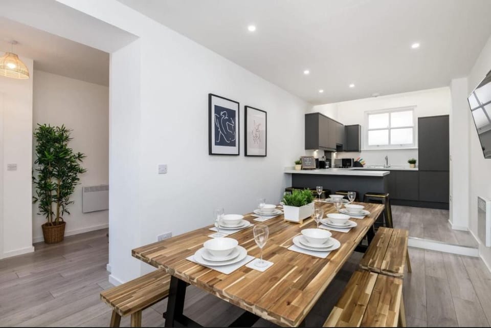 House, 4 Bedrooms | Private kitchen | Electric kettle