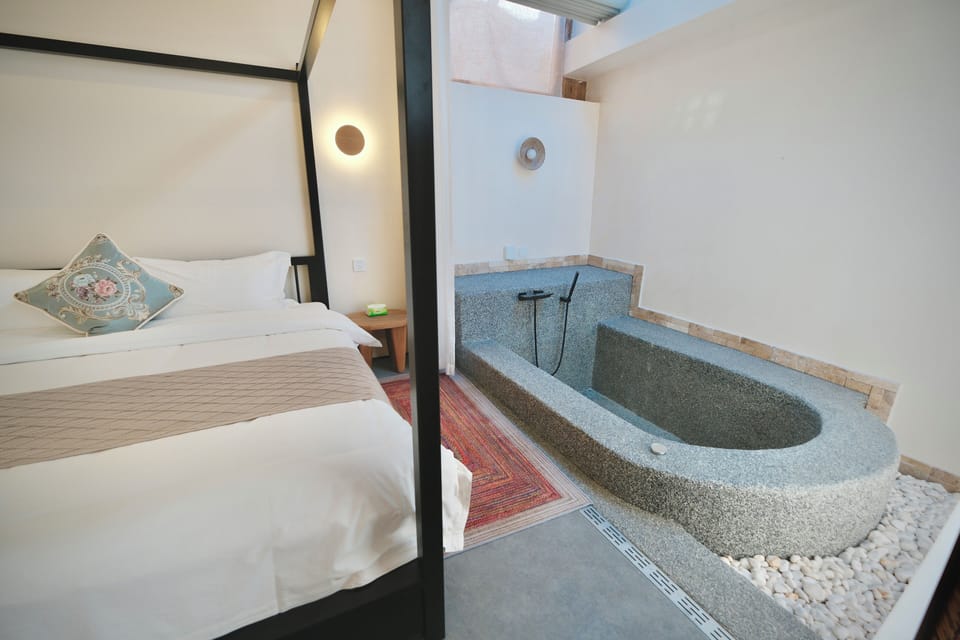 4 bedrooms, desk, laptop workspace, WiFi (free)
