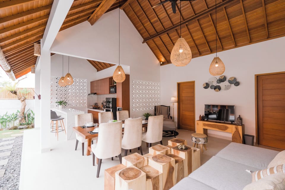 Classic Villa, 3 Bedrooms, Private Pool | Dining room