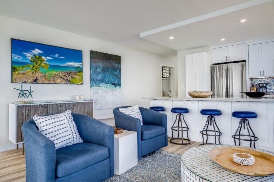 Condo, 2 Bedrooms | Living area