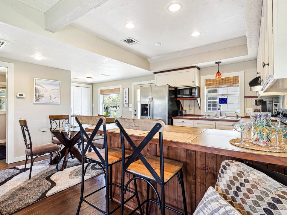 House, 2 Bedrooms | Private kitchen | Fridge, oven, stovetop, coffee/tea maker