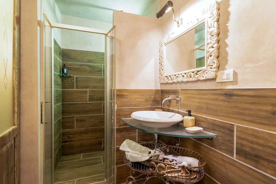 Room | Bathroom | Shower, free toiletries, hair dryer, bidet