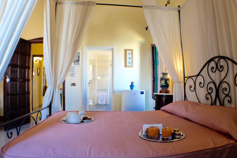 Double Room | Minibar, in-room safe, desk, laptop workspace