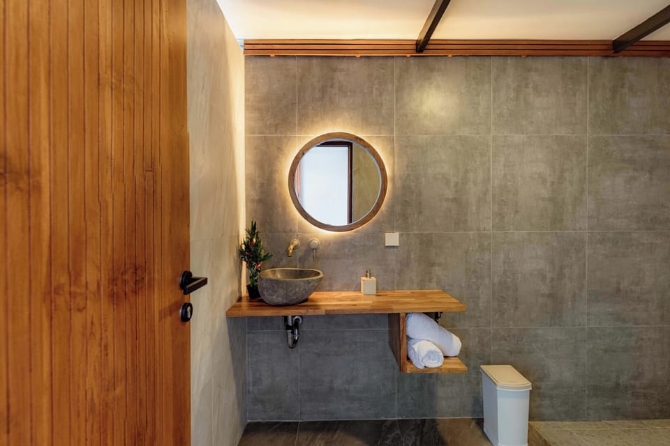 Deluxe Double Room, Mountain View | Bathroom | Shower, bidet, towels, soap