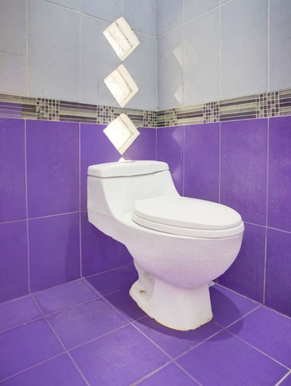 Shower, free toiletries, bidet, towels