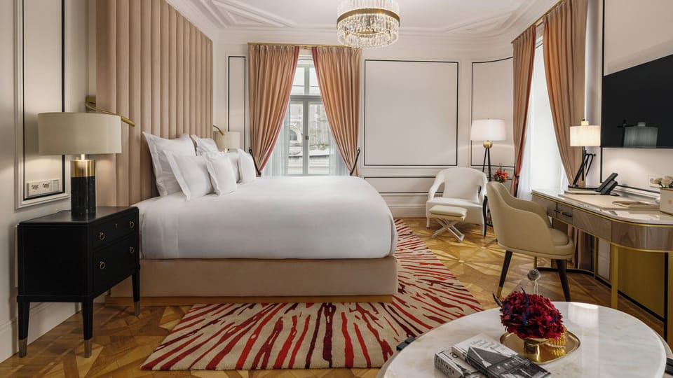 Signature Suite, City View, Corner | Premium bedding, down comforters, Select Comfort beds, minibar
