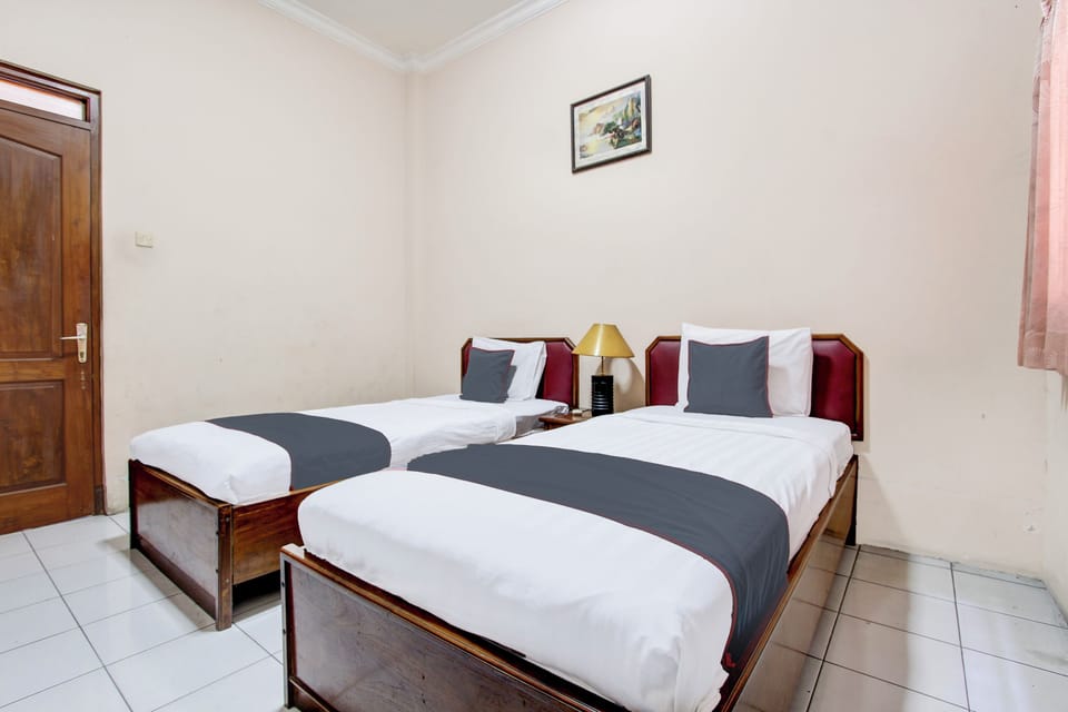 Standard Twin Room | Desk, free WiFi, bed sheets