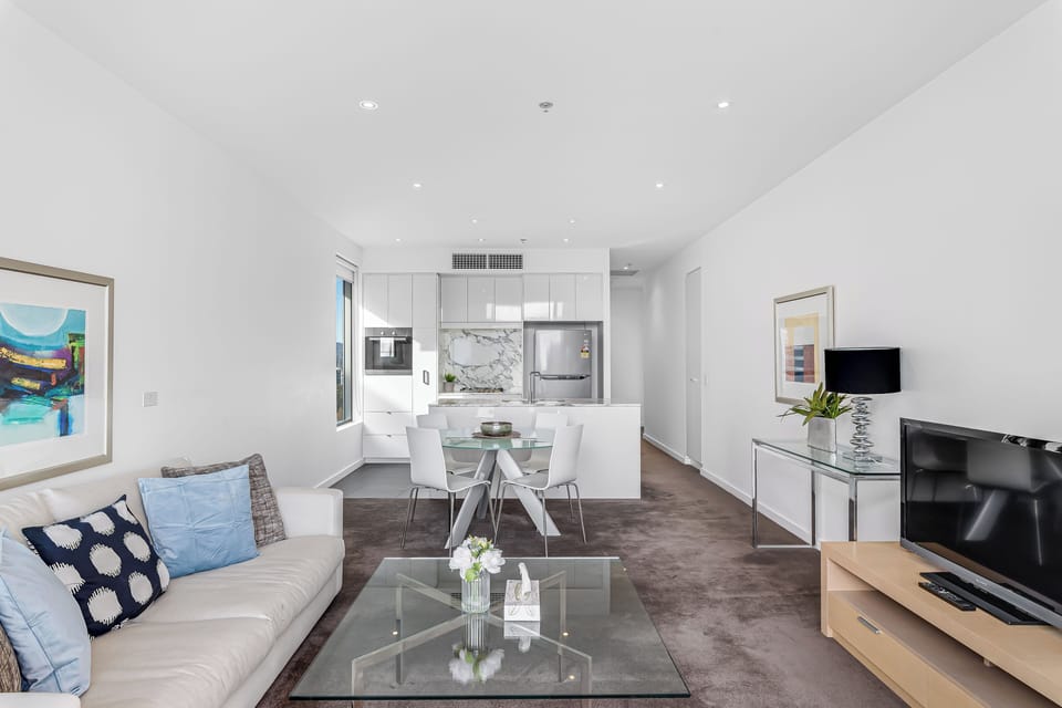 Apartment, 1 Bedroom, Balcony, City View | Living area