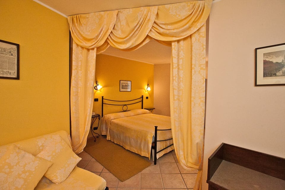 Junior Suite | Minibar, in-room safe, desk, soundproofing