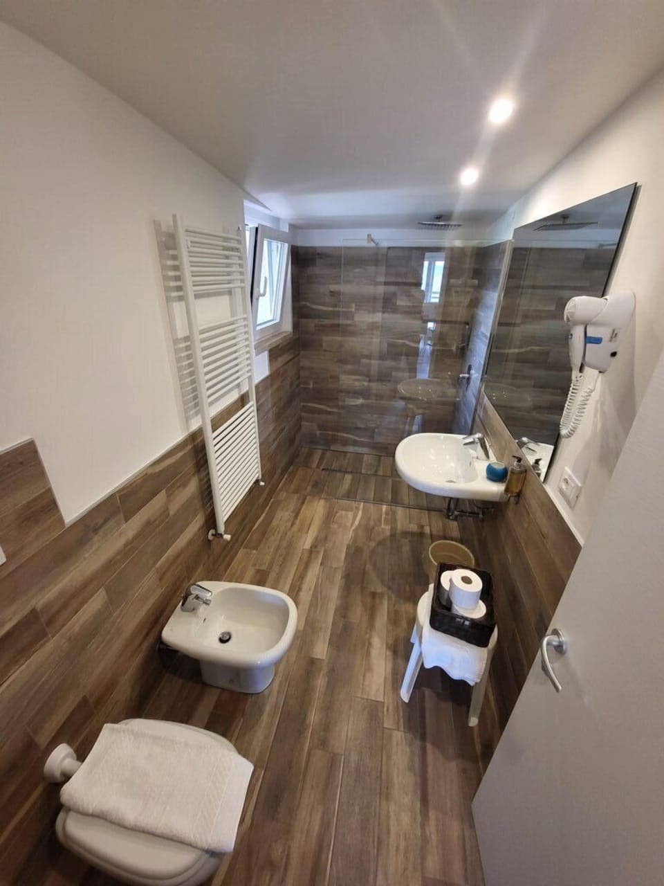 Apartment, 3 Bedrooms, 2 Bathrooms | Bathroom | Hair dryer, bidet, towels