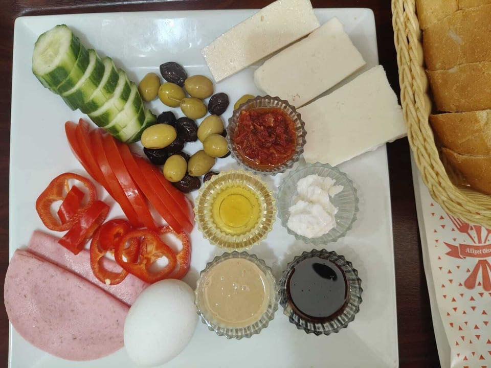 Daily continental breakfast (TRY 270 per person)