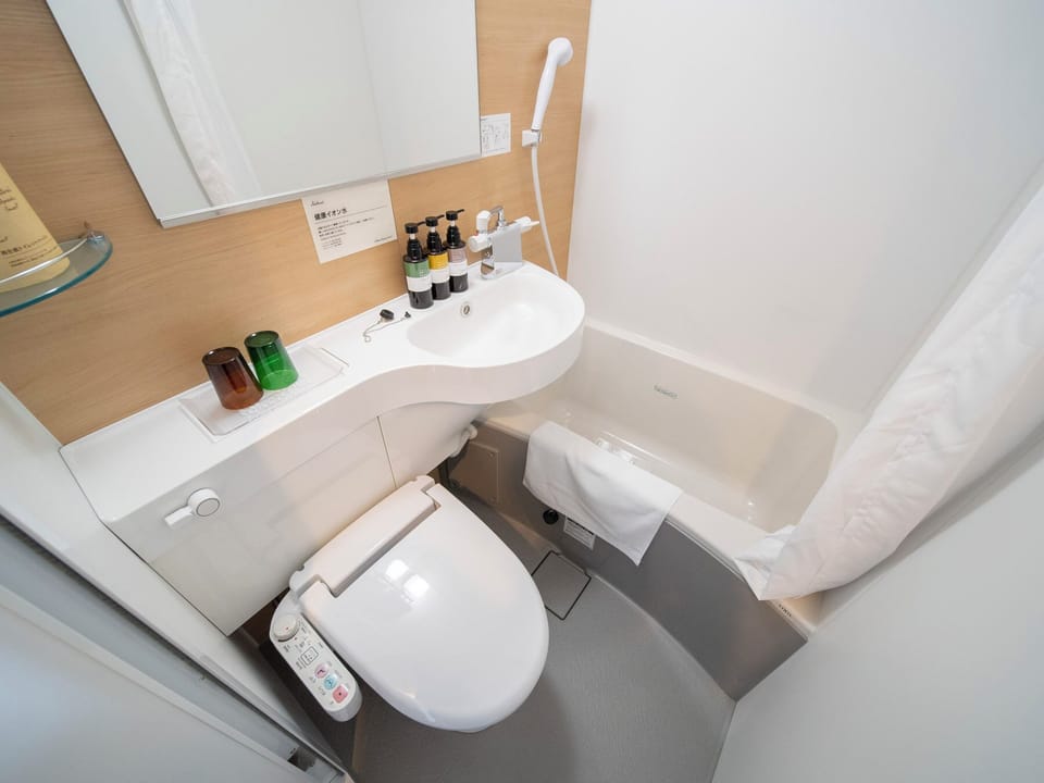 Desk, soundproofing, iron/ironing board, free WiFi