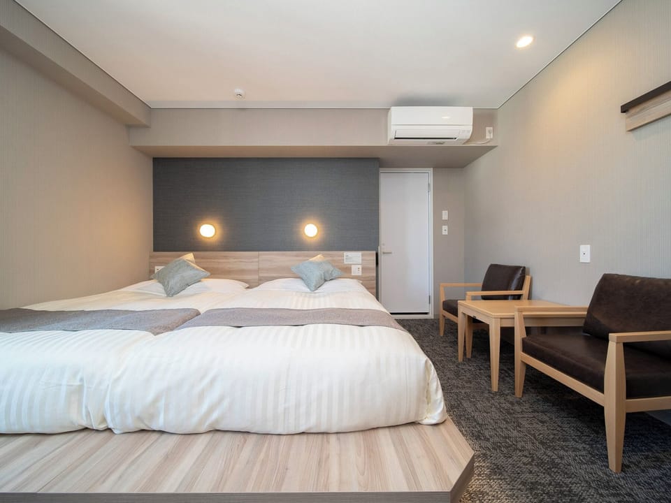 Desk, soundproofing, iron/ironing board, free WiFi