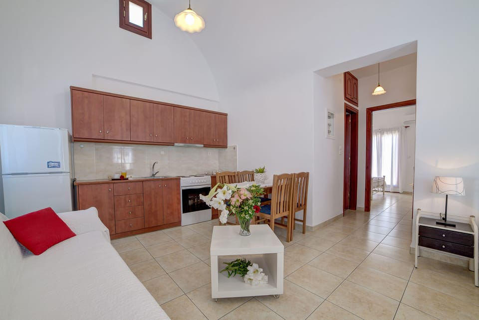 Standard Room, 1 Bedroom (with Caldera View) | Private kitchenette | Fridge