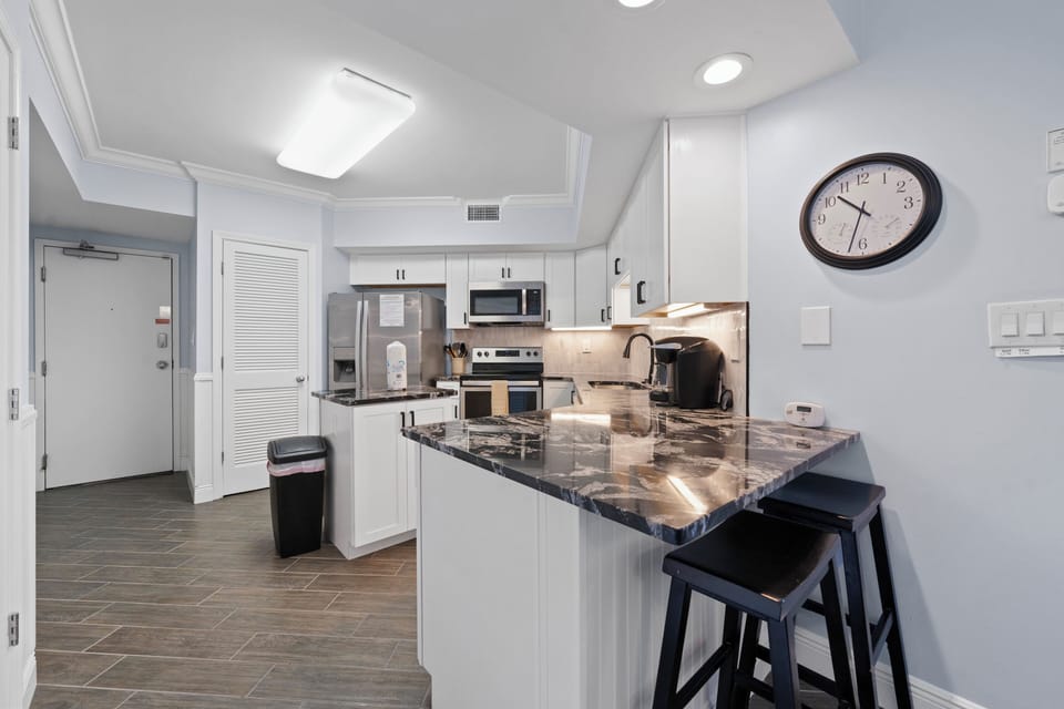 Signature Condo, 3 Bedrooms, Non Smoking, Beach View | Private kitchen | Fridge, microwave, oven, stovetop