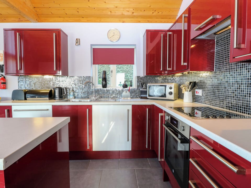 Fridge, dishwasher, toaster, cookware/dishes/utensils