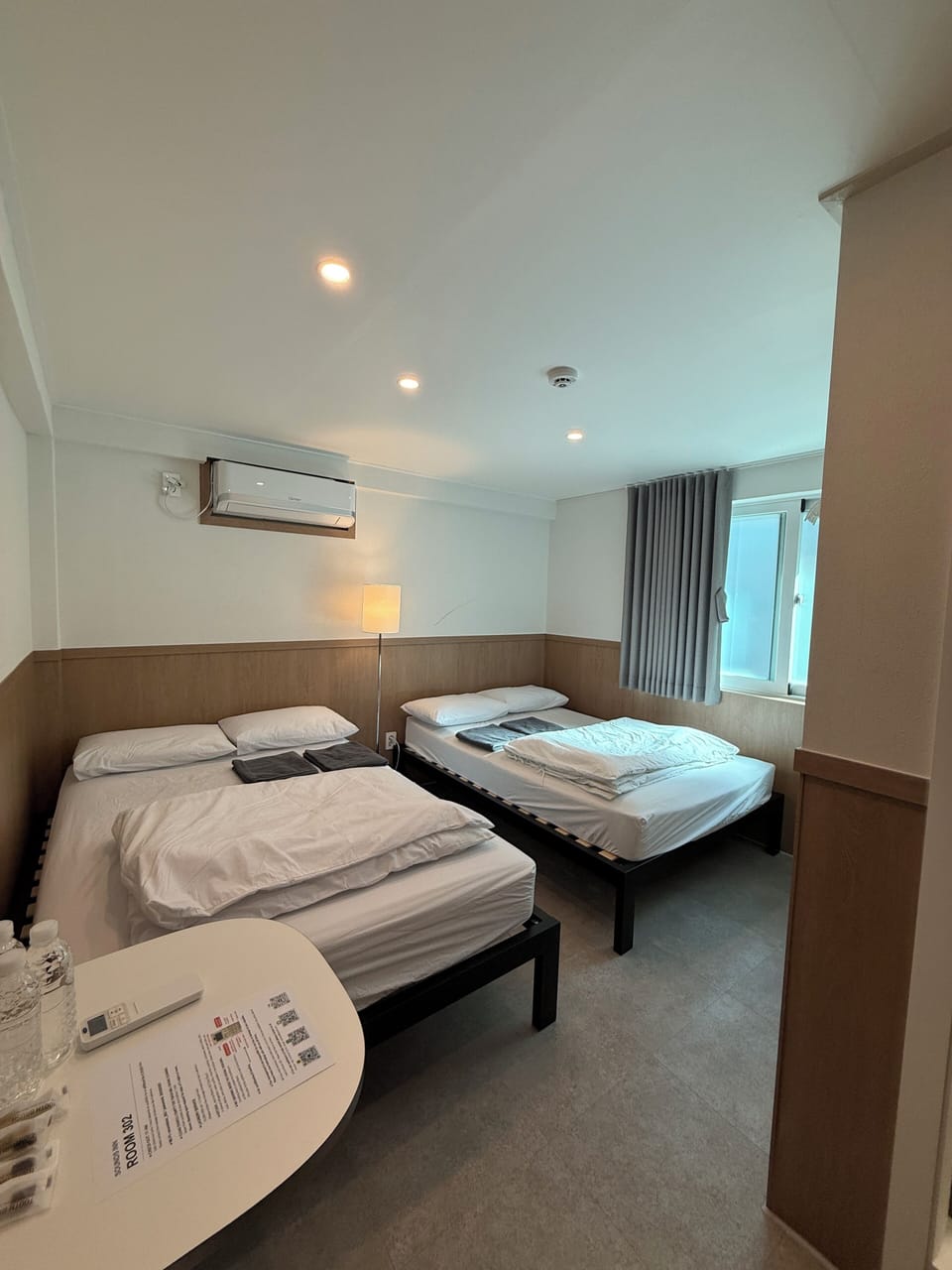 Basic Quadruple Room (non-Korean nationals only) | Laptop workspace, free WiFi