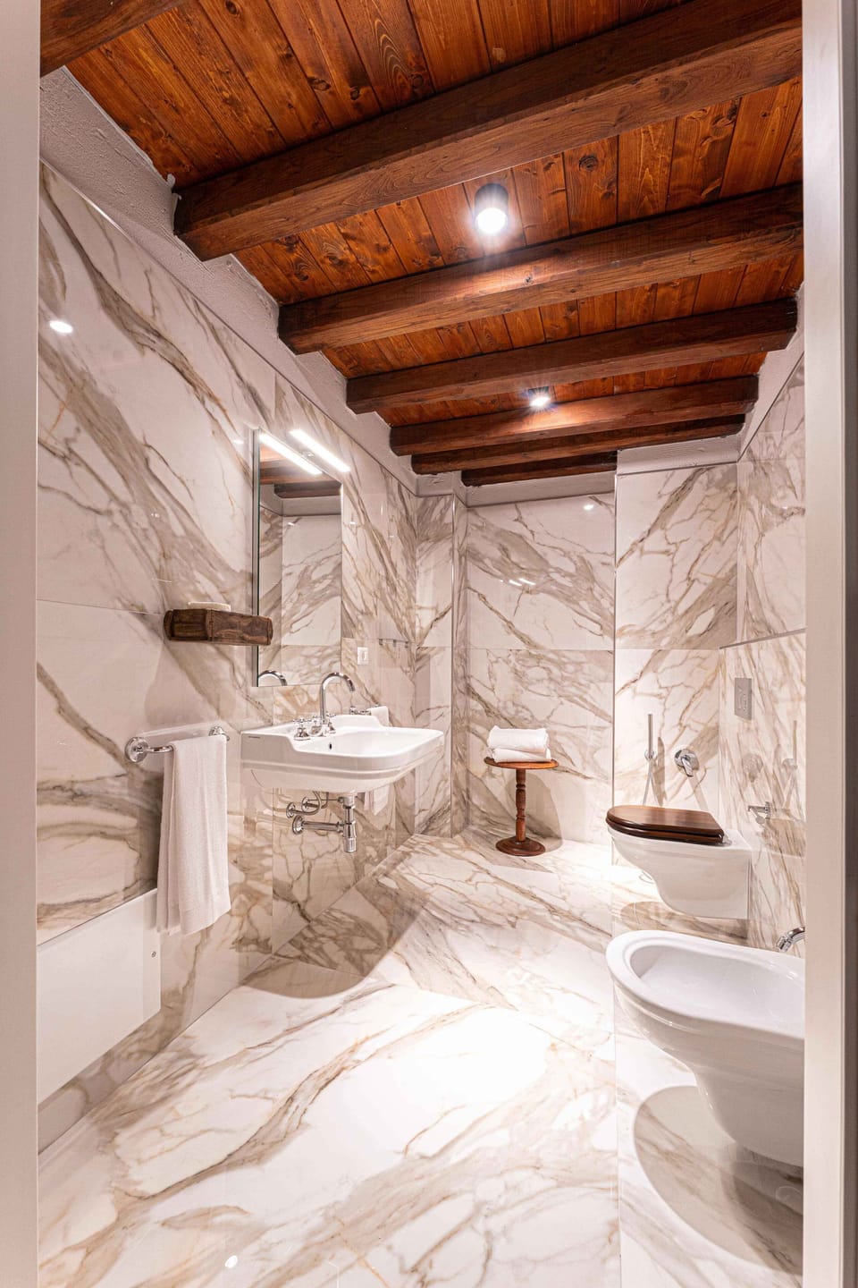 Standard Studio Suite, Balcony, City View | Bathroom | Free toiletries, hair dryer, slippers, towels