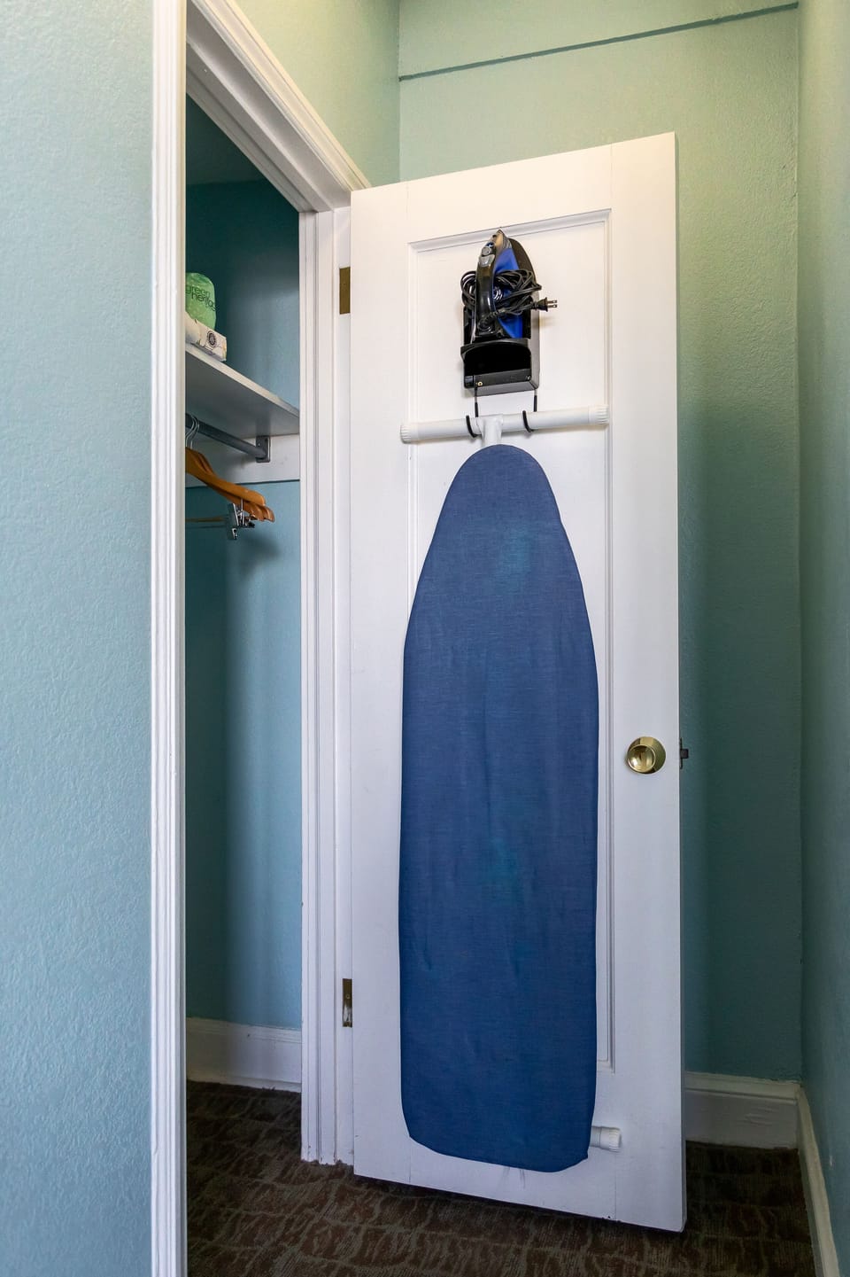 Iron/ironing board