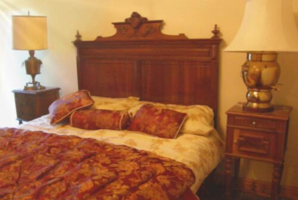 Romantic Suite, 1 Bedroom | Premium bedding, WiFi (free), bed sheets