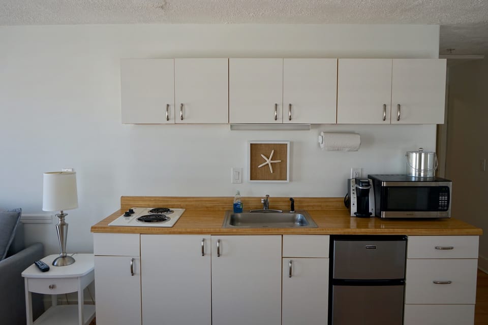 Shore Line Suite, 1 Queen Bed and Futon, 2 Private Balconies, Kitchenette | Private kitchen | Fridge, coffee/tea maker