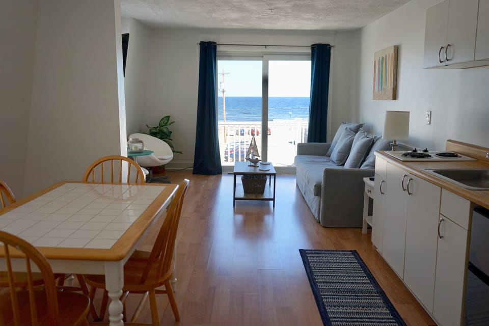 Shore Line Suite, 1 Queen Bed and Futon, 2 Private Balconies, Kitchenette | Living area | TV