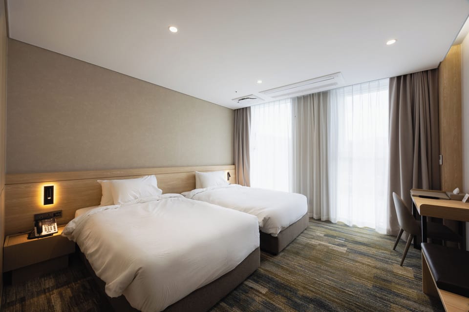 Standard Twin Room, Mountain View | Premium bedding, down comforters, memory foam beds, minibar