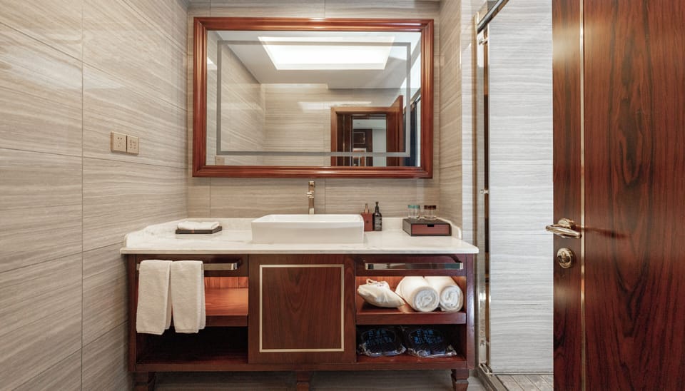 Superior Double Bed Room | Bathroom | Free toiletries, hair dryer, slippers, towels