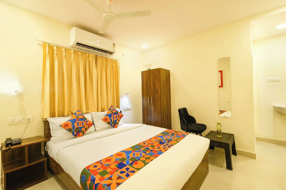 Egyptian cotton sheets, premium bedding, in-room safe, free WiFi