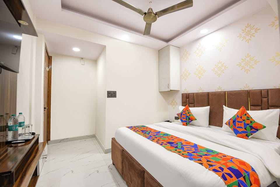Egyptian cotton sheets, premium bedding, in-room safe, free WiFi