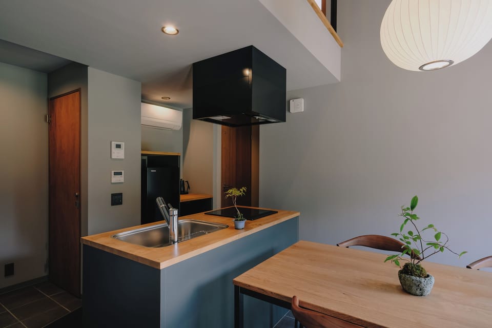 Full-size fridge, microwave, stovetop, electric kettle