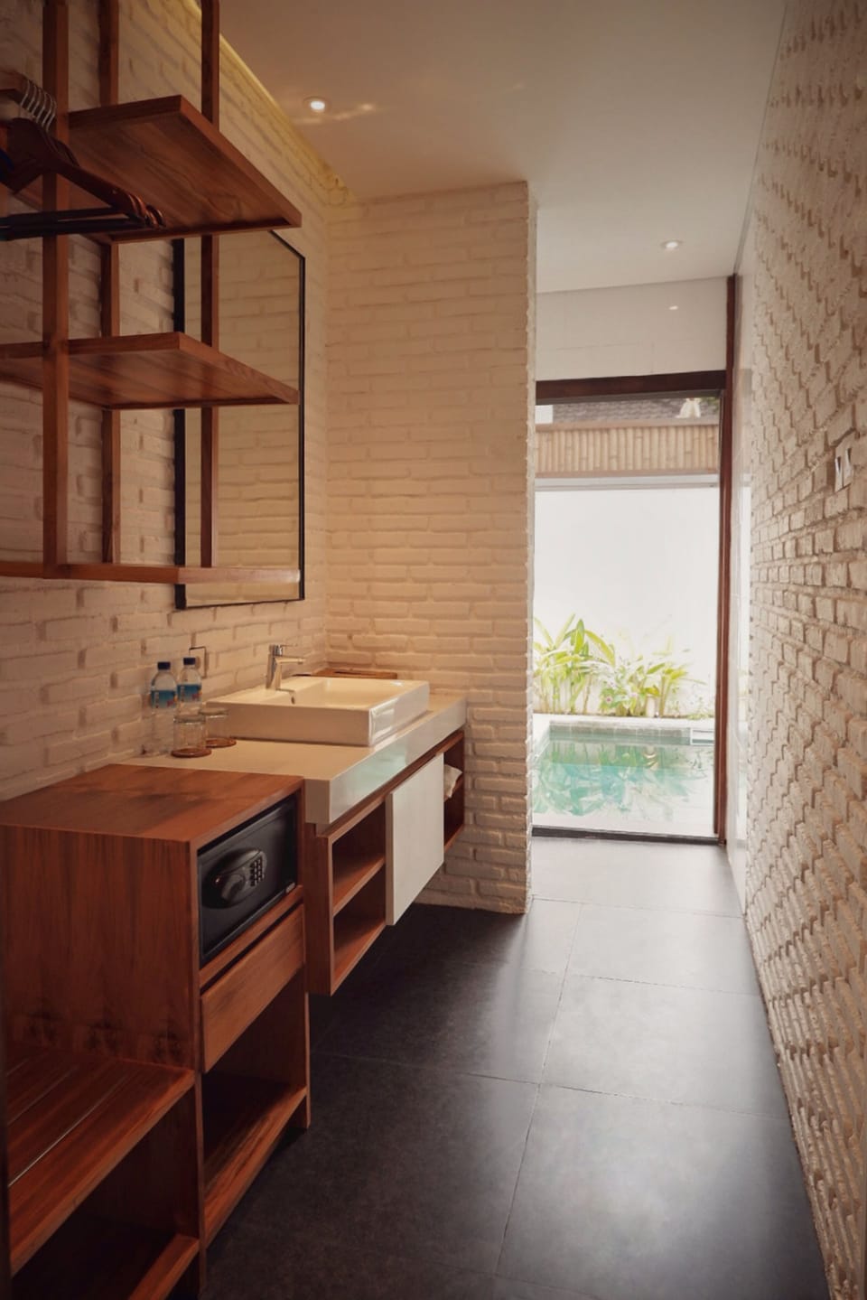 Suite 1 Bedroom Private Villa | Bathroom | Shower, free toiletries, bidet, towels