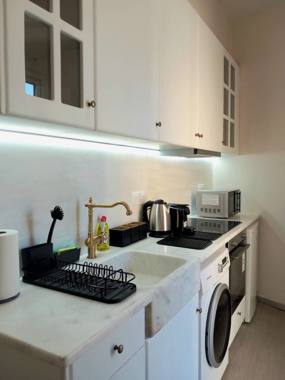 Deluxe Penthouse, City View | Private kitchen