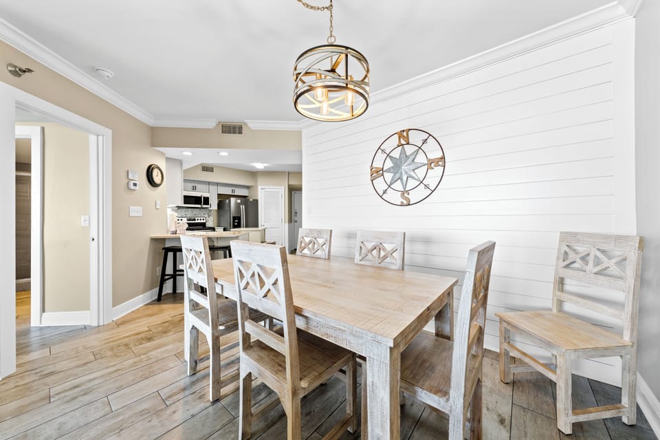 Signature Condo, 3 Bedrooms, Non Smoking, Beach View | In-room dining