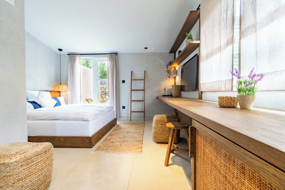 Traditional Double Room, Garden View | Free minibar items, in-room safe, iron/ironing board, free WiFi
