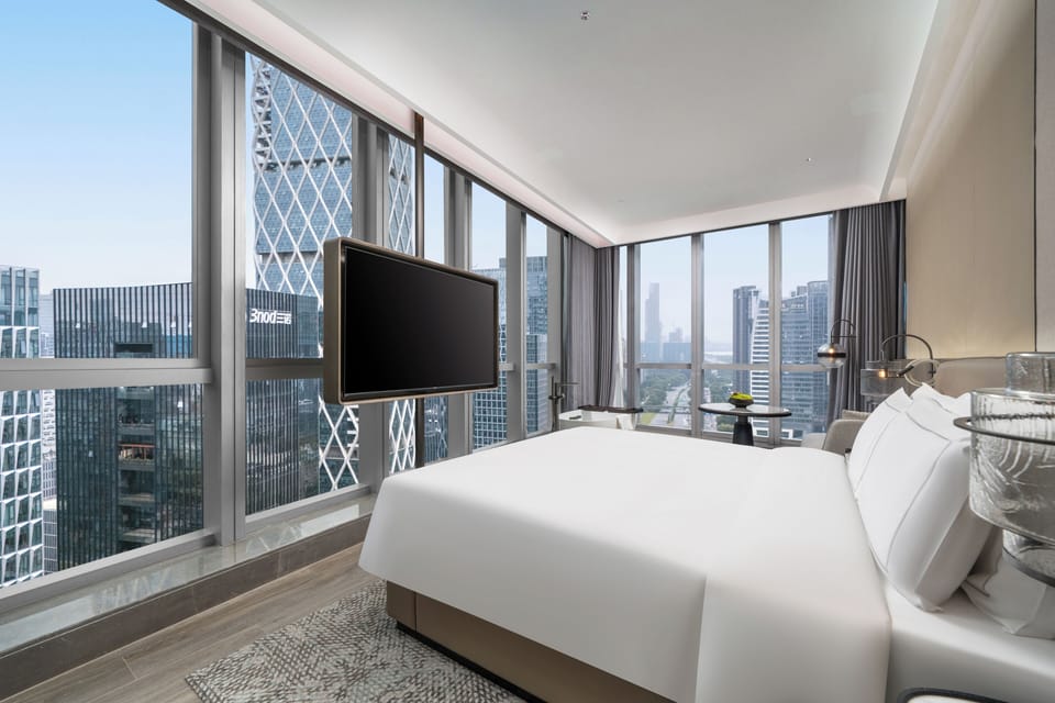 Executive Double Room, City View | Free minibar, soundproofing, free WiFi, bed sheets