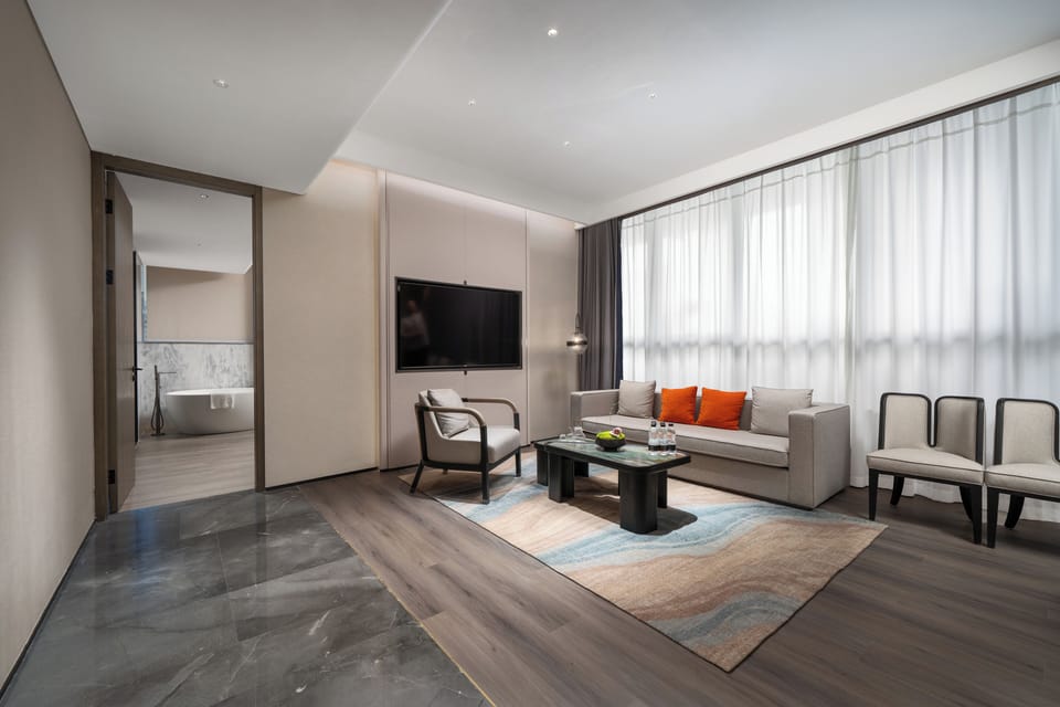 Free minibar, soundproofing, free WiFi, bed sheets