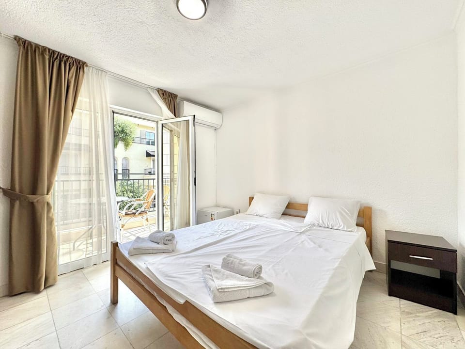 Comfort Double Room, Balcony | Desk, soundproofing, free WiFi, bed sheets