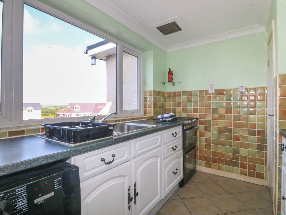 Cottage | Private kitchen | Cookware/dishes/utensils