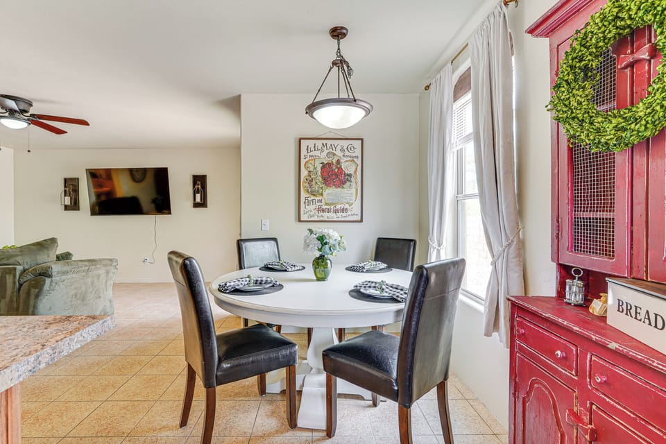 House (3 Bedrooms) | Interior